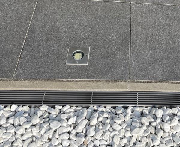 Entwässerungsrinne Edelstahl 1 Meter mit Ablaufstutzen superflach Rost Längsstabrost, System 35/80